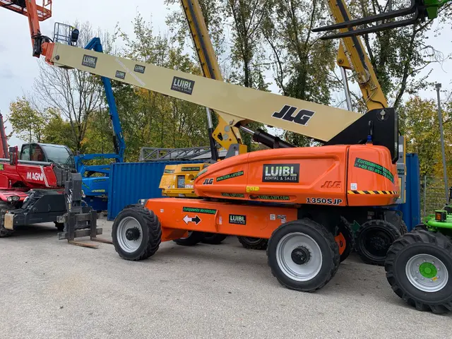 Bild 1 einer Mietmaschine vom Typ TB-433X | JLG 1350SJP