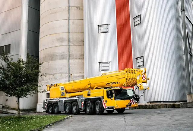 Bild 0 einer Mietmaschine vom Typ Mobile crane 300 tons | Liebherr LTM 1300 6.3