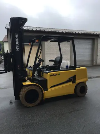 Image of a rental machine of type 5 tonnes electric | Hyundai 50B-9 6000 mm