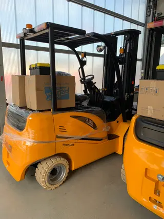 Vorschaubild 2 einer Mietmaschine vom Typ 3,5 ton elektrische | Maximum Heftruck FBA35-JZ 4500 mm