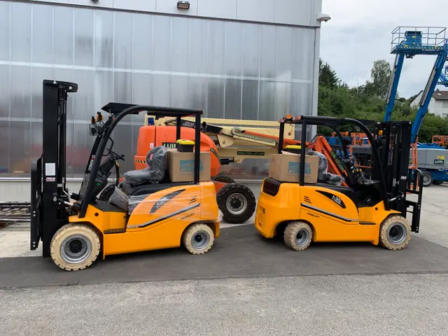 Bild 0 einer Mietmaschine vom Typ 3,5 ton elektrische | Maximum Heftruck FBA35-JZ 4500 mm