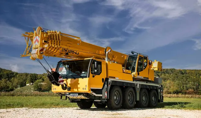 Bild 2 einer Mietmaschine vom Typ Mobile crane 70 tons | Liebherr LTM 1070 4.2