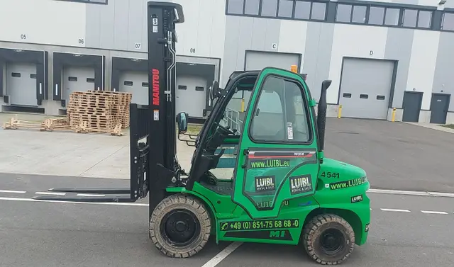 Bild 1 einer Mietmaschine vom Typ 3.5 tonnes diesel | Manitou MI 35 D ST5