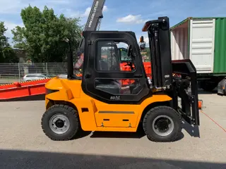 Vorschaubild 1 einer Mietmaschine vom Typ 5-tonne Diesel Forklift | Maximal FD50T 4800 mm