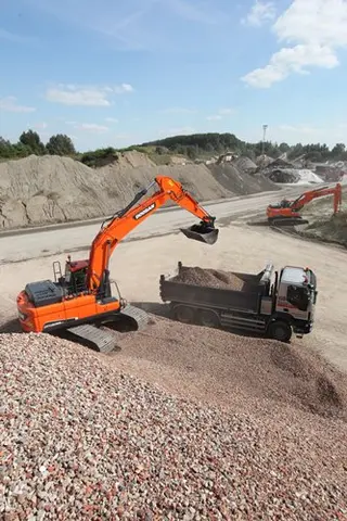 Vorschaubild 1 einer Mietmaschine vom Typ 23 ton graafmachine op rupsbanden | Doosan DX-235LC-5