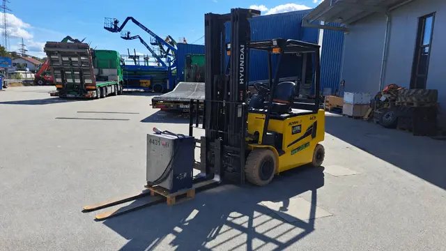 Bild 3 einer Mietmaschine vom Typ 3 tonnes electric | Hyundai 30BH-9 6000 mm