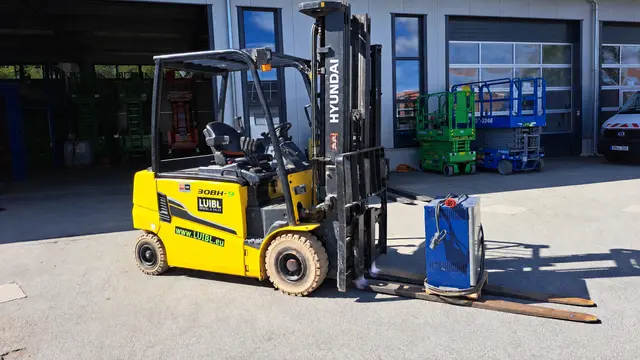 Bild 1 einer Mietmaschine vom Typ 3 tonnes electric | Hyundai 30BH-9 6000 mm