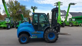 Vorschaubild 2 einer Mietmaschine vom Typ 5 tonne rough terrain forklift | Ausa C500H x4