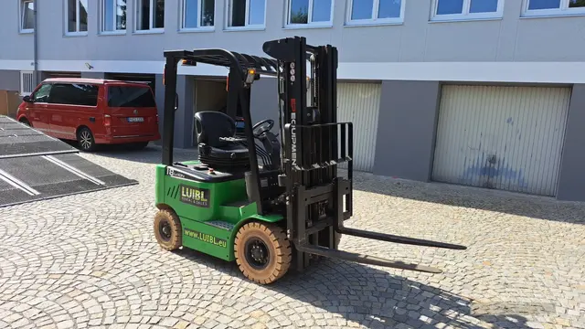 Bild 1 einer Mietmaschine vom Typ 1.8 tons electric four-wheeler | EP EFL181 4800 mm