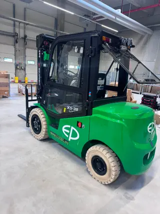 Afbeelding van een huurmachine van het type 3.8 ton elektrische heftruck | EP EFL382X5 4800 mm