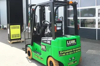 Vorschaubild 2 einer Mietmaschine vom Typ 2 tonne electric four-wheeler | EP CPD20L1 4800 mm