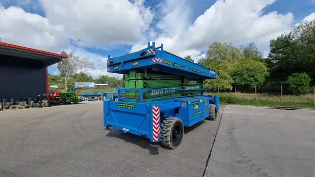 Bild 1 einer Mietmaschine vom Typ SBD-275 | Holland Lift HL 275-D27